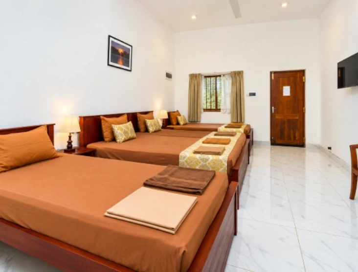 Cinnamon Deluxe Triple room